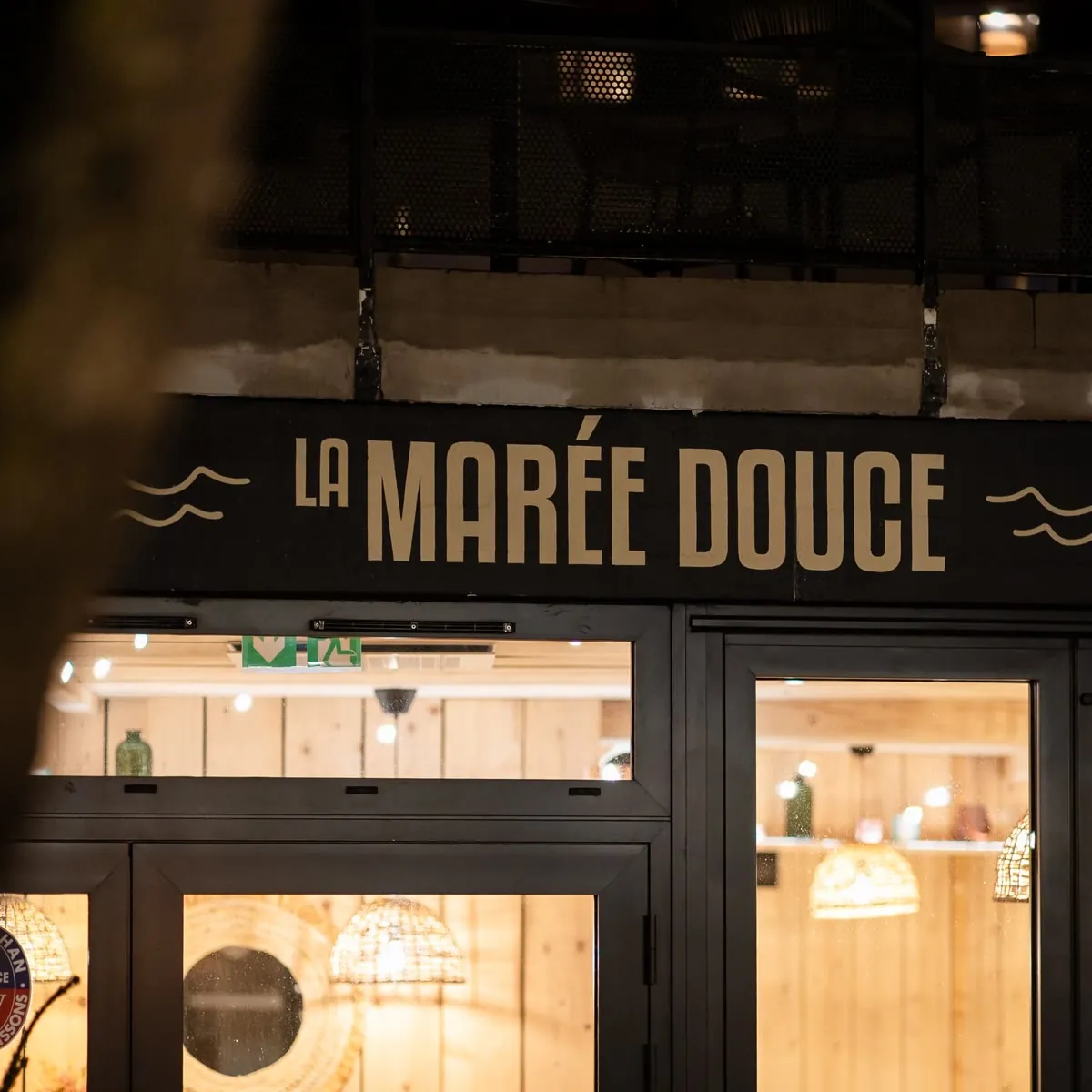 Devanture et enseigne de La Marée Douce